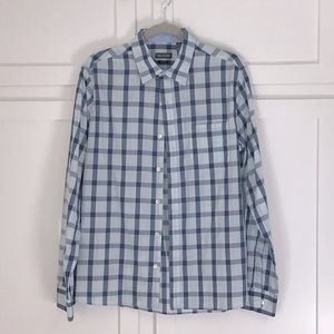 Van Heusen Men’s Long Sleeve Button Down Shirt. Slim Fit. Size medium 15-15 1/2